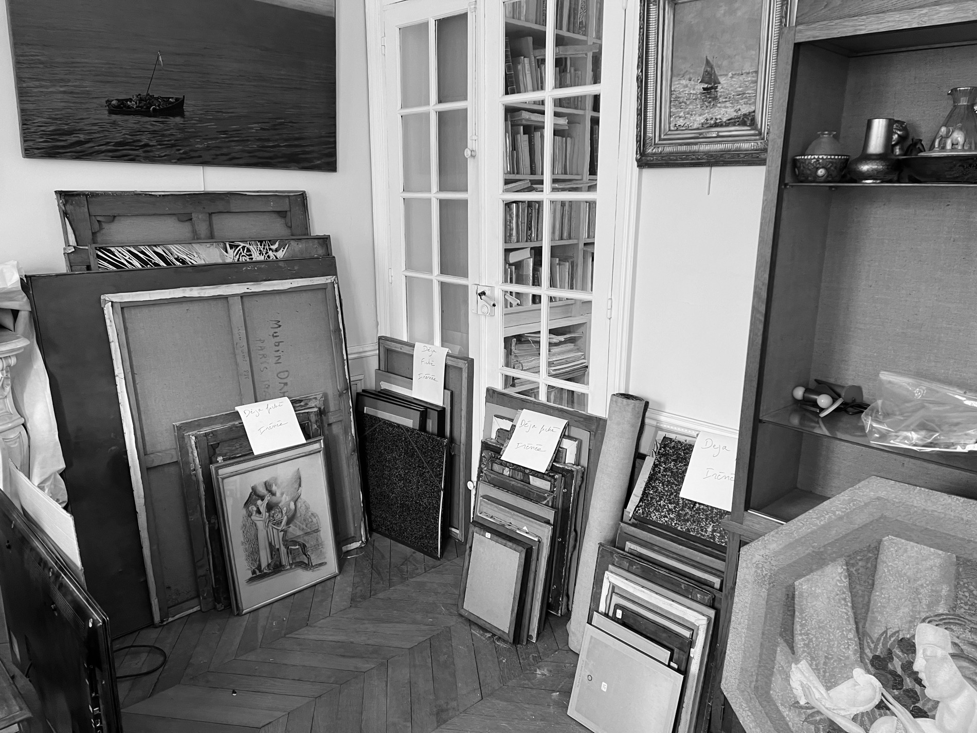 The treasures of the unknown antiques dealer - The Instant When